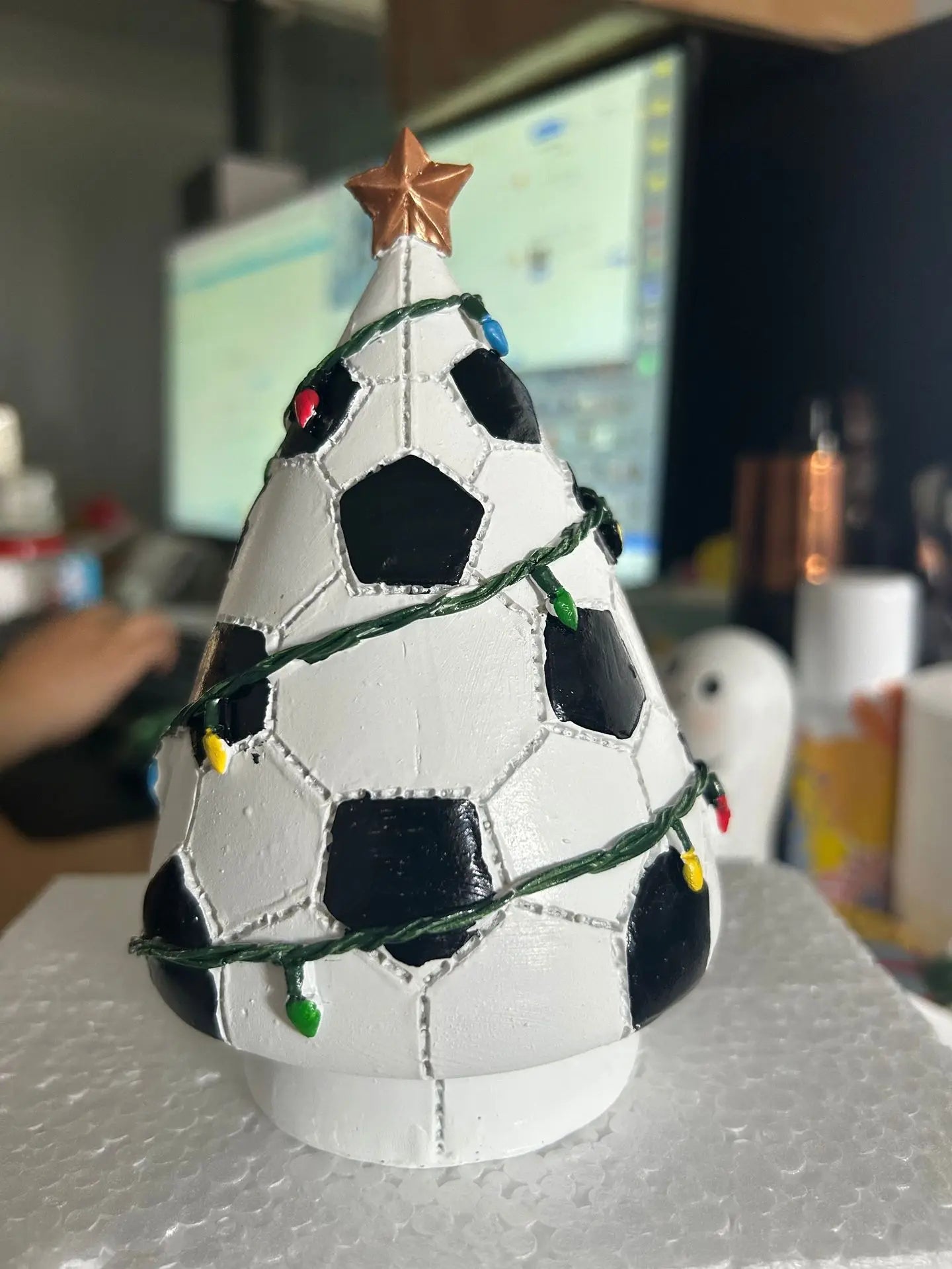 Unique Football Basketball Theme Resin Crafted Christmas Tree Ornament for Indoor Decorations Christmas Tabletop Decoration Qme