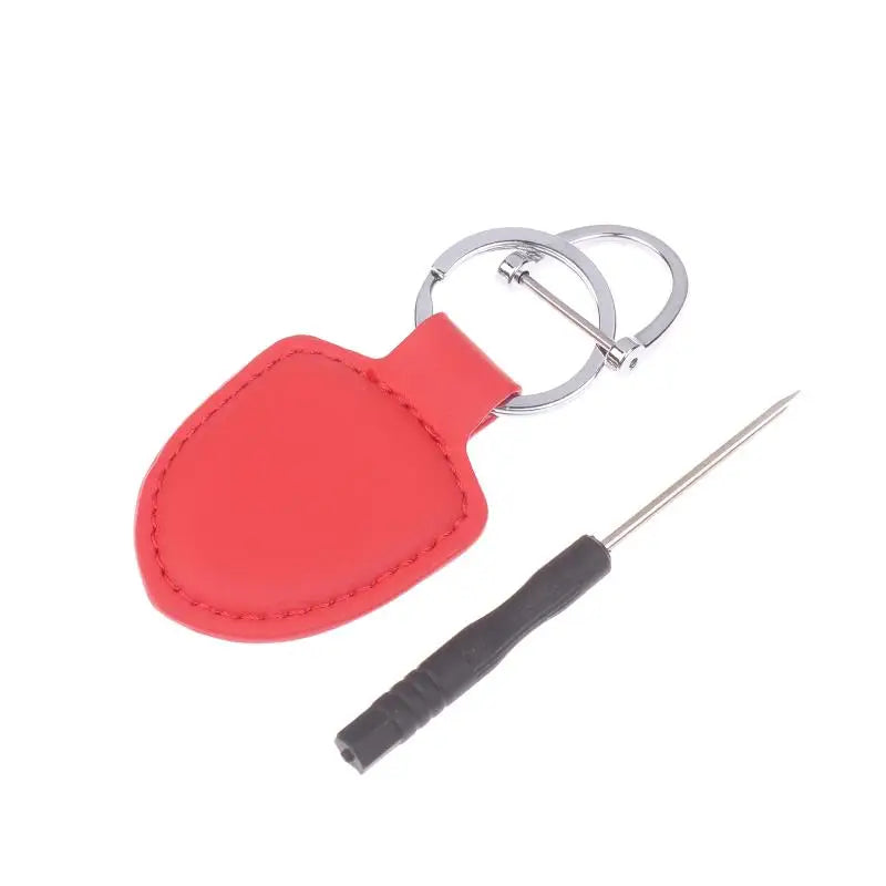 Car PU Leather Shield-Shaped Key Chain Key Ring Men And Women Bag Pendant Holiday Gift Auto Decorative Accessories Qme Red