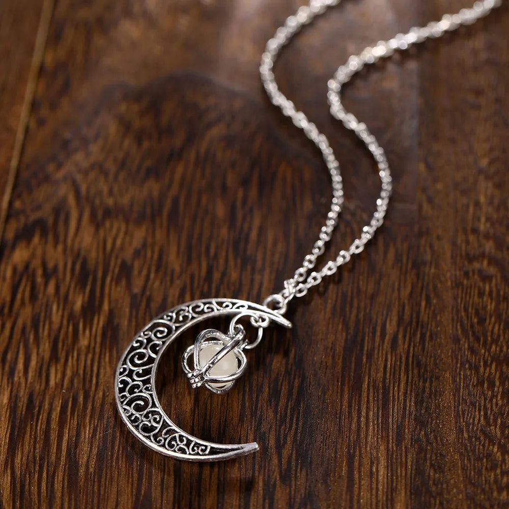 2025 Fashion Silver Color Charm Luminous Pendant Necklace Women Moon Glowing Stone Necklace Christmas Necklaces Jewelry Gifts Qme