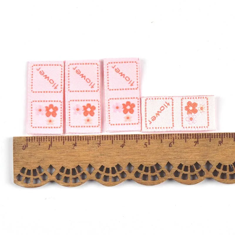 50pcs Mini Flower Pattern Embroidery Labels For DIY Crafts Accessories Clothing Tags Sewing Hats Bags Supplies 30x15mm c3611 Qme 4