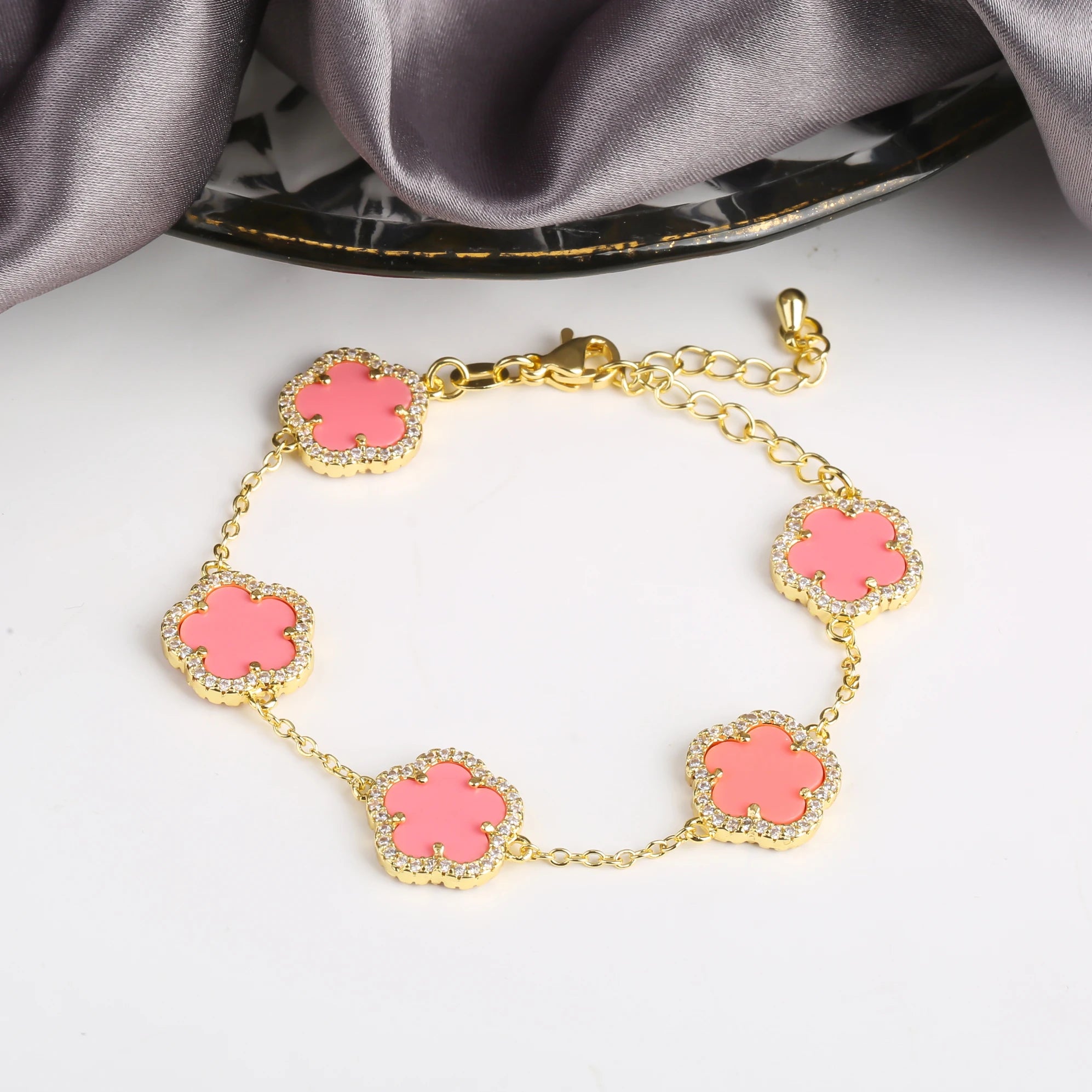 2023 INS Hot Sale 10 Colors Five Leaf Flower Bracelet Classic Fashion Adjustable Bracelet Sweet Romantic Woman Party Jewelry Qme 25