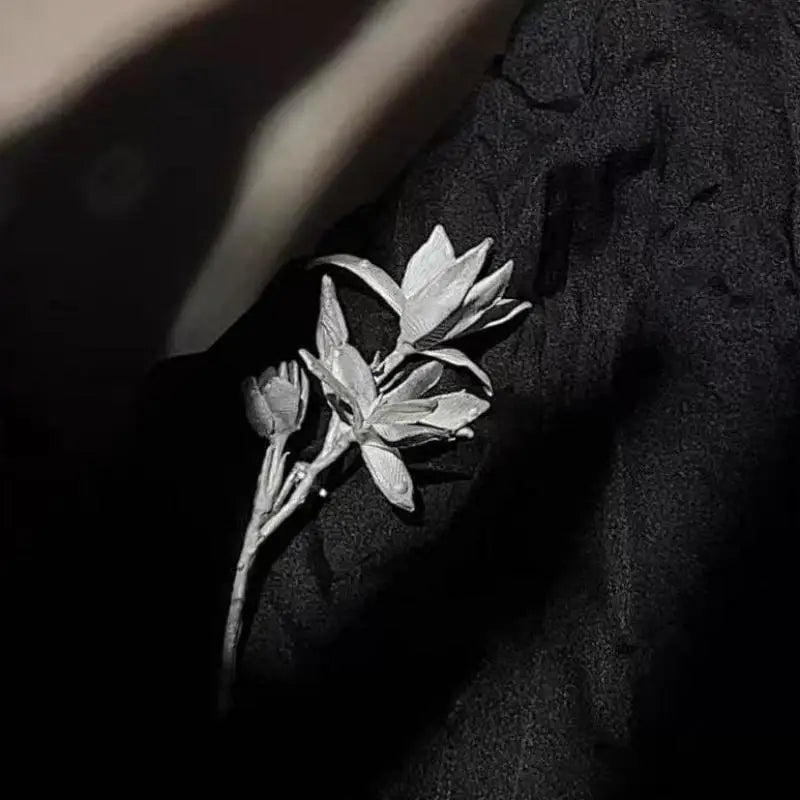 Women French Retro Gold Butterfly Jasmine Brooch Elegant Jewelry Pin for Business Suits Coats Qme A1