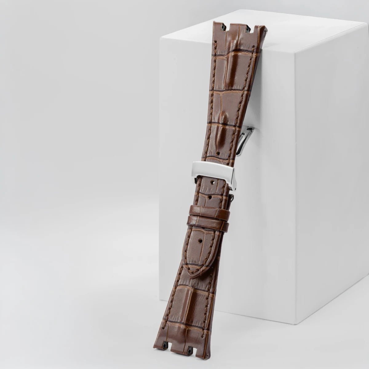 28MM Luxury Cow Leather Watchband for AP Series 15710 15703 15706 26470 26471 26474 Soft 28mm Watch Strap Folding Buckle Qme Brown-A 28MM