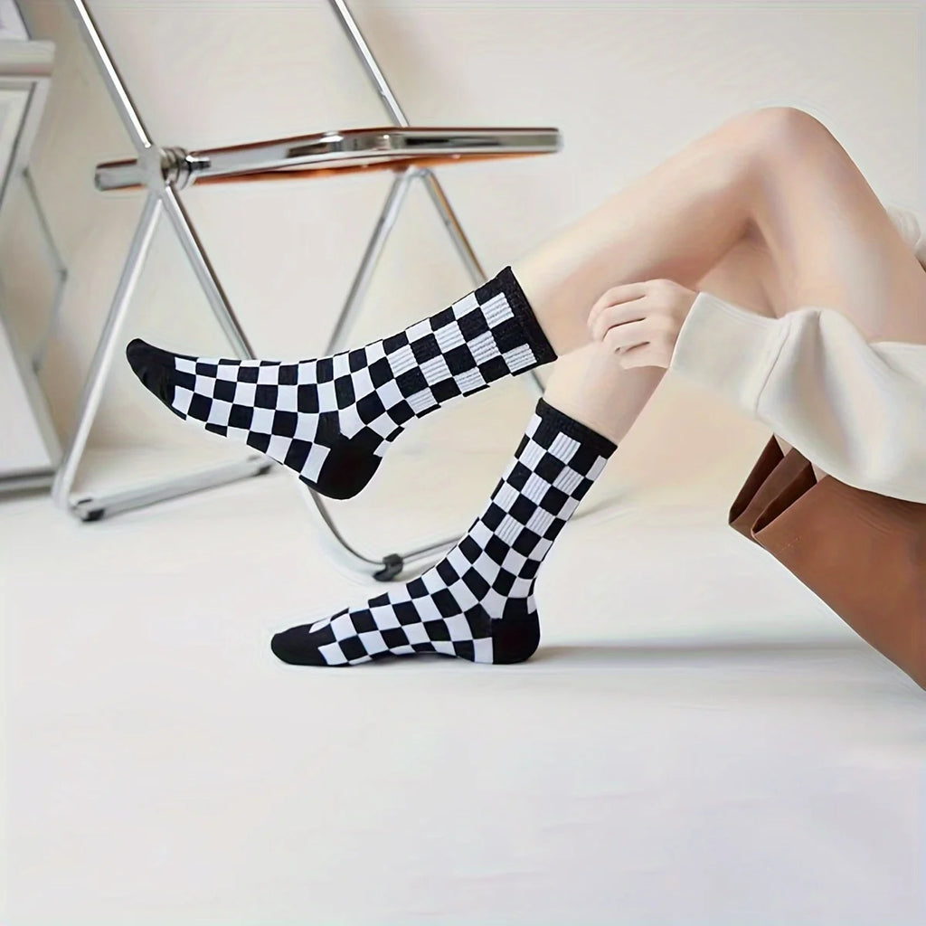 2Pairs Black White Checkerboard Crew Socks Unisex Cotton Breathable Streetwear Skateboard Casual Socks For Men Women Qme