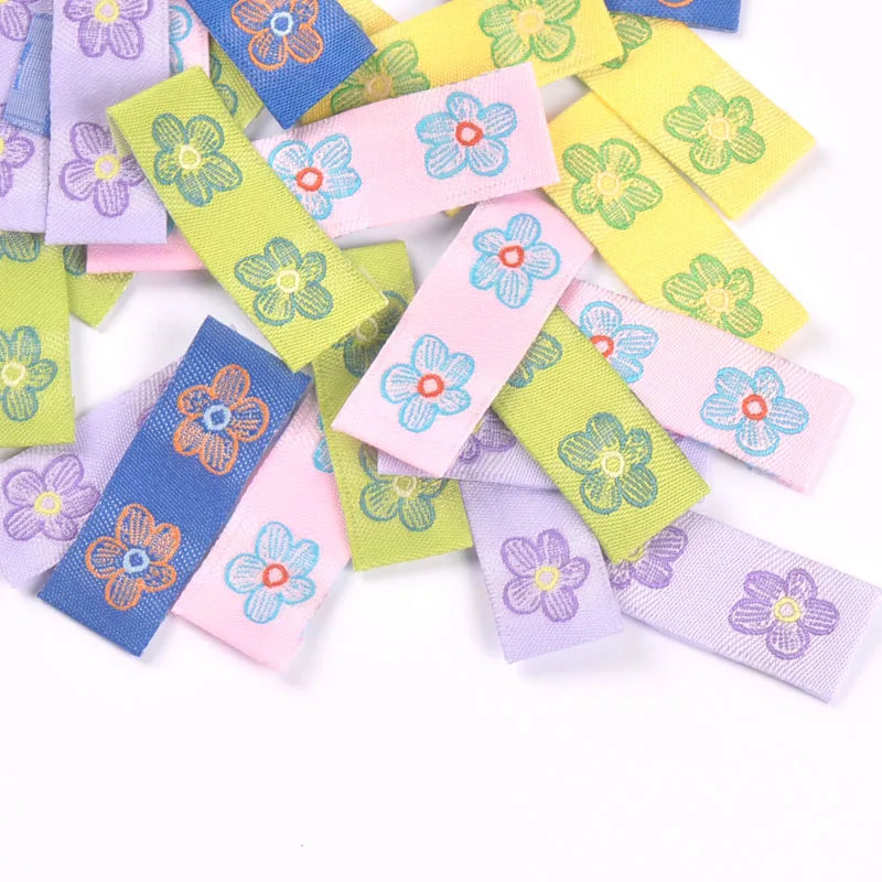 50Pcs Candy Color Mixed Flower Pattern Embroidery Labels Garment Tags For Sewing Accessories Clothes Bag Handmade DIY Supplies Qme