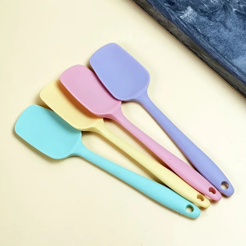 Heat resistant silicone spatula, flexible silicone kitchen cooking and baking appliance, suitable for non stick cookware Qme
