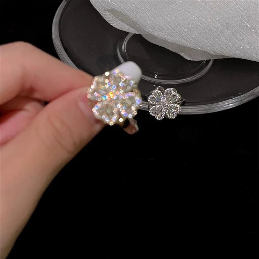 Fashionable and Personalized Rotating Four Leaf Zircon Ring for Women's Shiny Banquet Adjustable Sparkling Jewelry Gift Qme