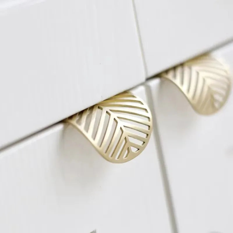 Leaf-shaped Modern Furniture Drawer Brass Handles Wardrobe Knob Door Qme