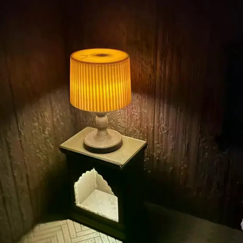 Miniature Vintage Table Lamp With Warm LED Light Dollhouse Table Light Model Dollhouse Home Scene Decor Accessories Qme