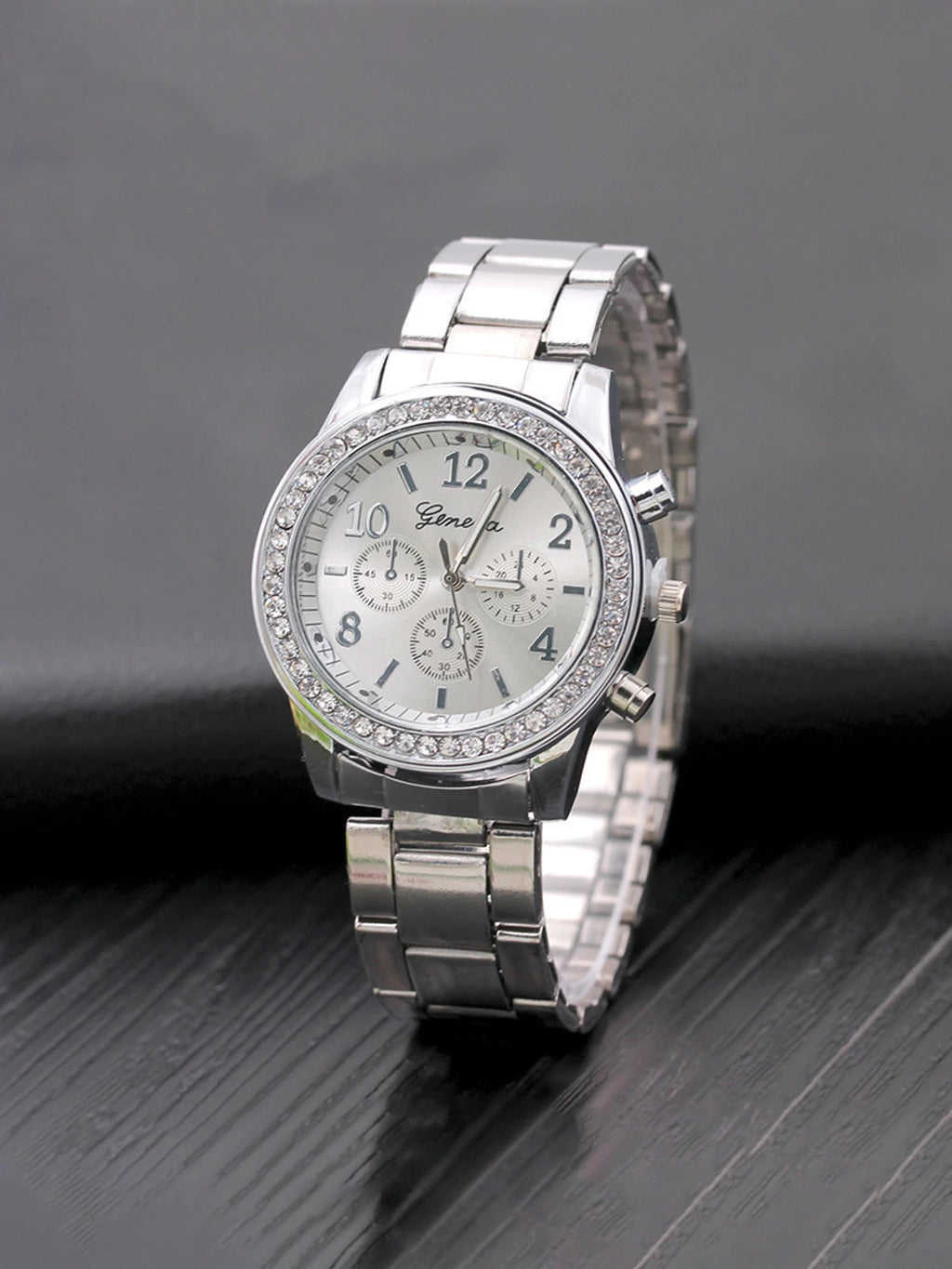 4-piece women's watch set with diamond studded fake three eye decoration quartz watch, simple and niche watch set for girls Qme