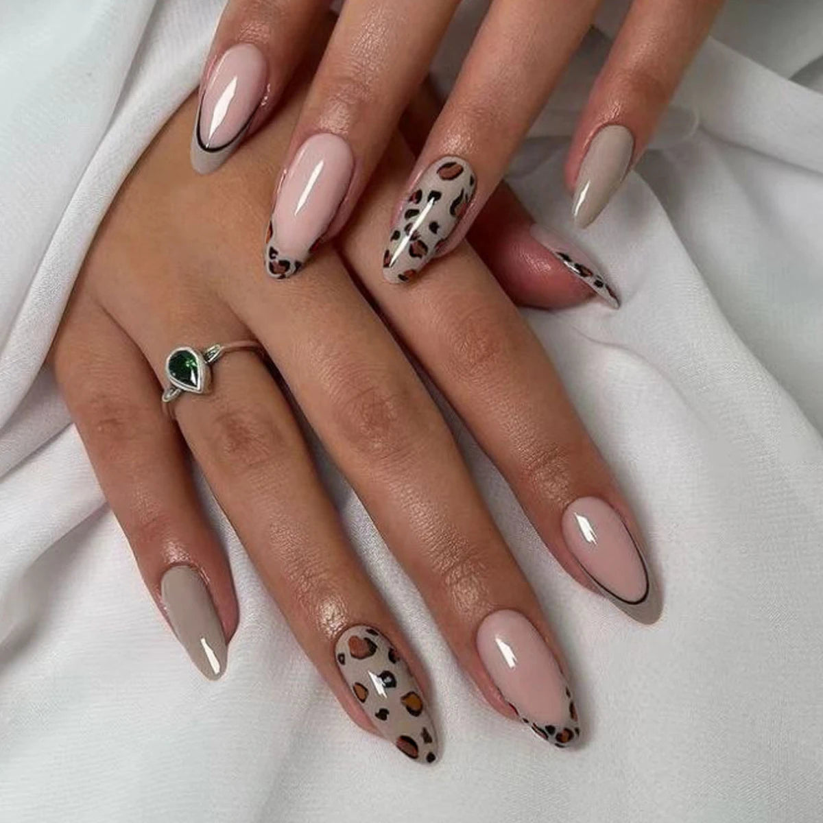 French False Nails Leopard Almond Fake Nail Tips Rhinestones Design Qme GDBWX