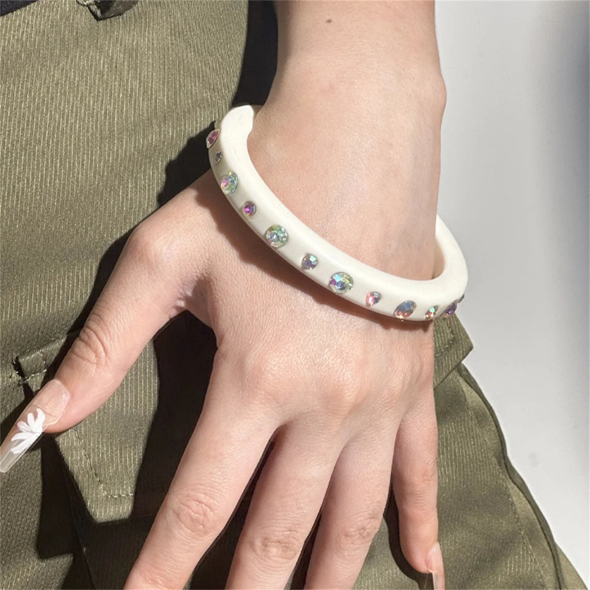 Ins Big Crystal Resin Bangle for Women Acrylic Geometric Wide Round Love Charm Cuff Bangles Fashion Jewelry Hip Hop Bracelet Qme bai 70mm
