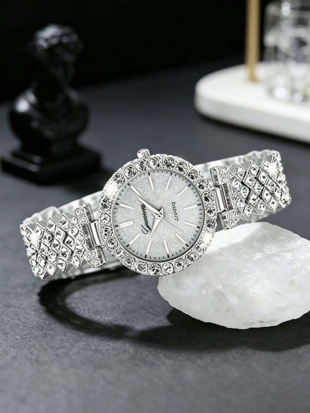 4-piece watch bracelet set, women's diamond quartz watch, women's high-end fashion student watch set Qme