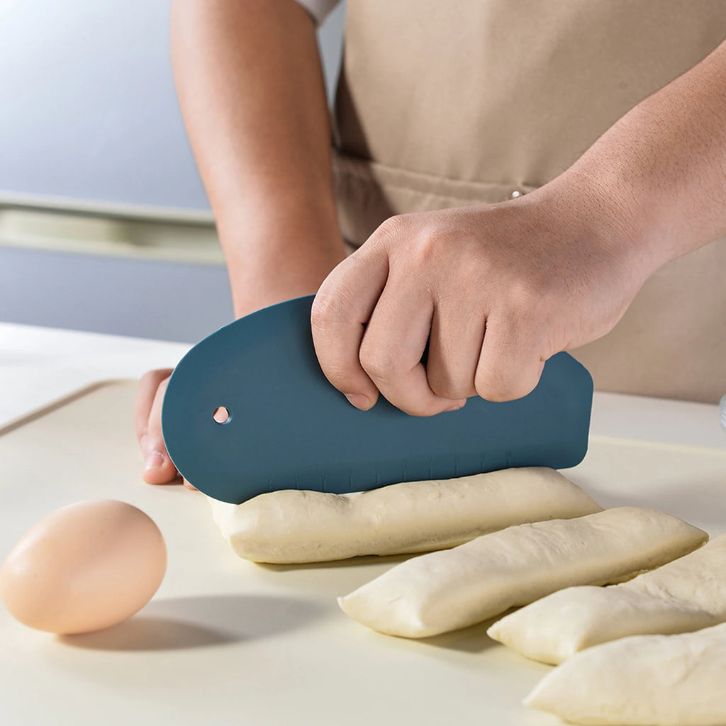Dough Scraper Dough Cutter Bench Scraper Dough Scrapers Multipurpose Food Scrapers for Dough, Cake, Bread Qme