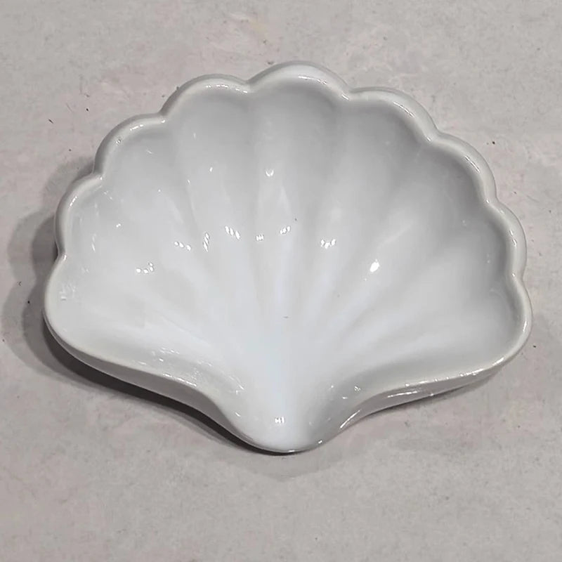 Personalized Creativity Bathroom Soap Dishes Plastic Shell Soap Box Toilet Shelf Soap Box Household Washbasin Soaps Drain Rack Qme White