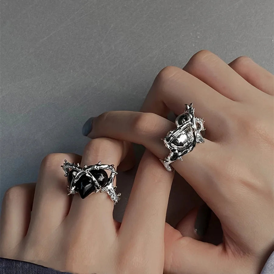 Dark Thorns Heart Ring Punk Hip Hop Gothic Lovers Heart Ring Fashion Street Men and Women Jewelry Gifts Qme