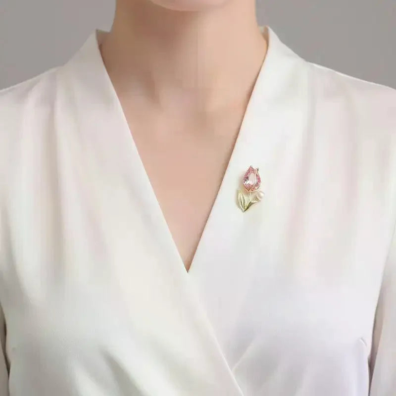 Elegant Crystal Tulip Brooch - Sparkling Pearl & Rhinestone Flower Corsage for Women, Perfect Party Jewelry Gift Qme