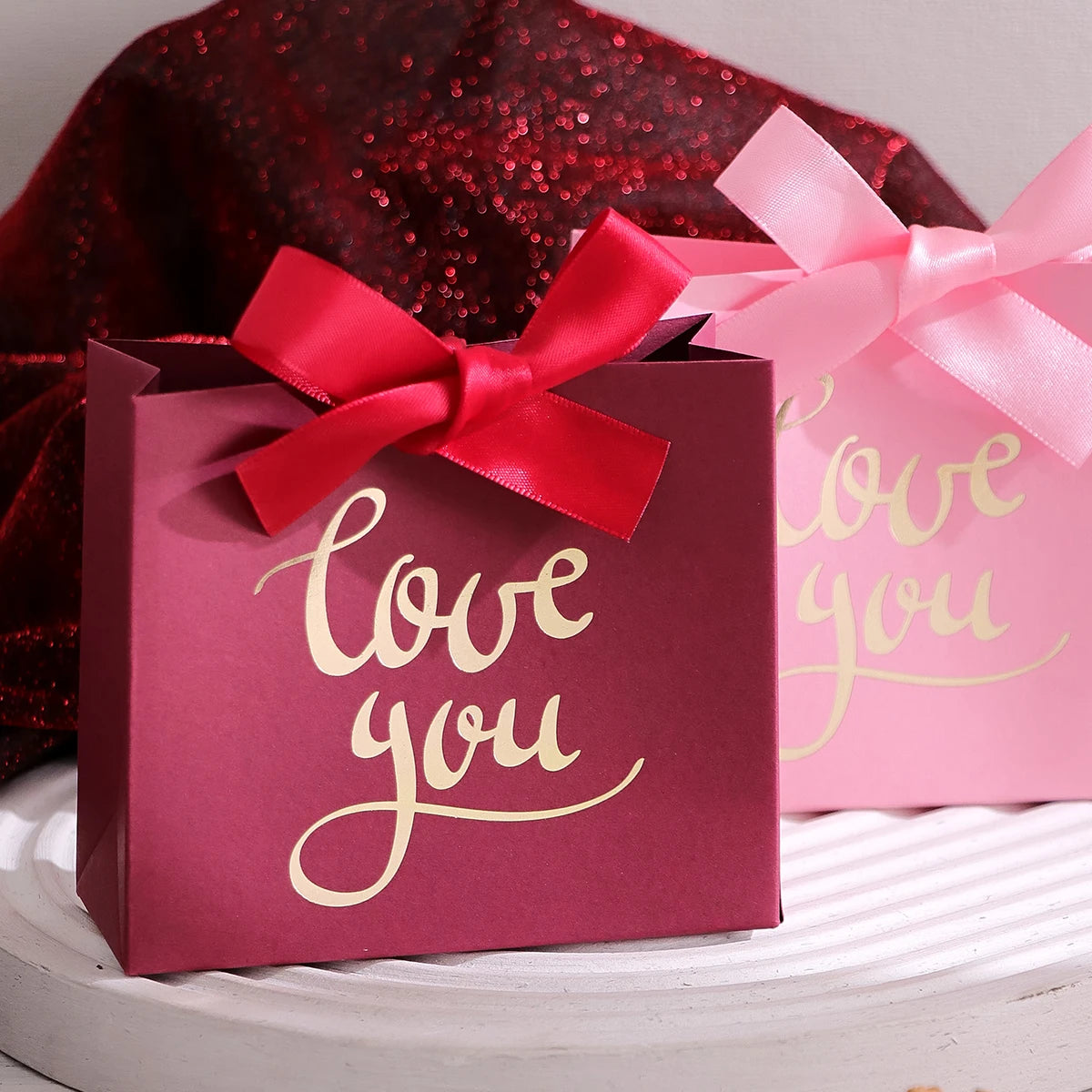 Set of 10 Cute Mini Gift Bags - “Love” Design for Candies, Chocolates and Small Gifts - Perfect for Valentine's Day, Anniversari Qme
