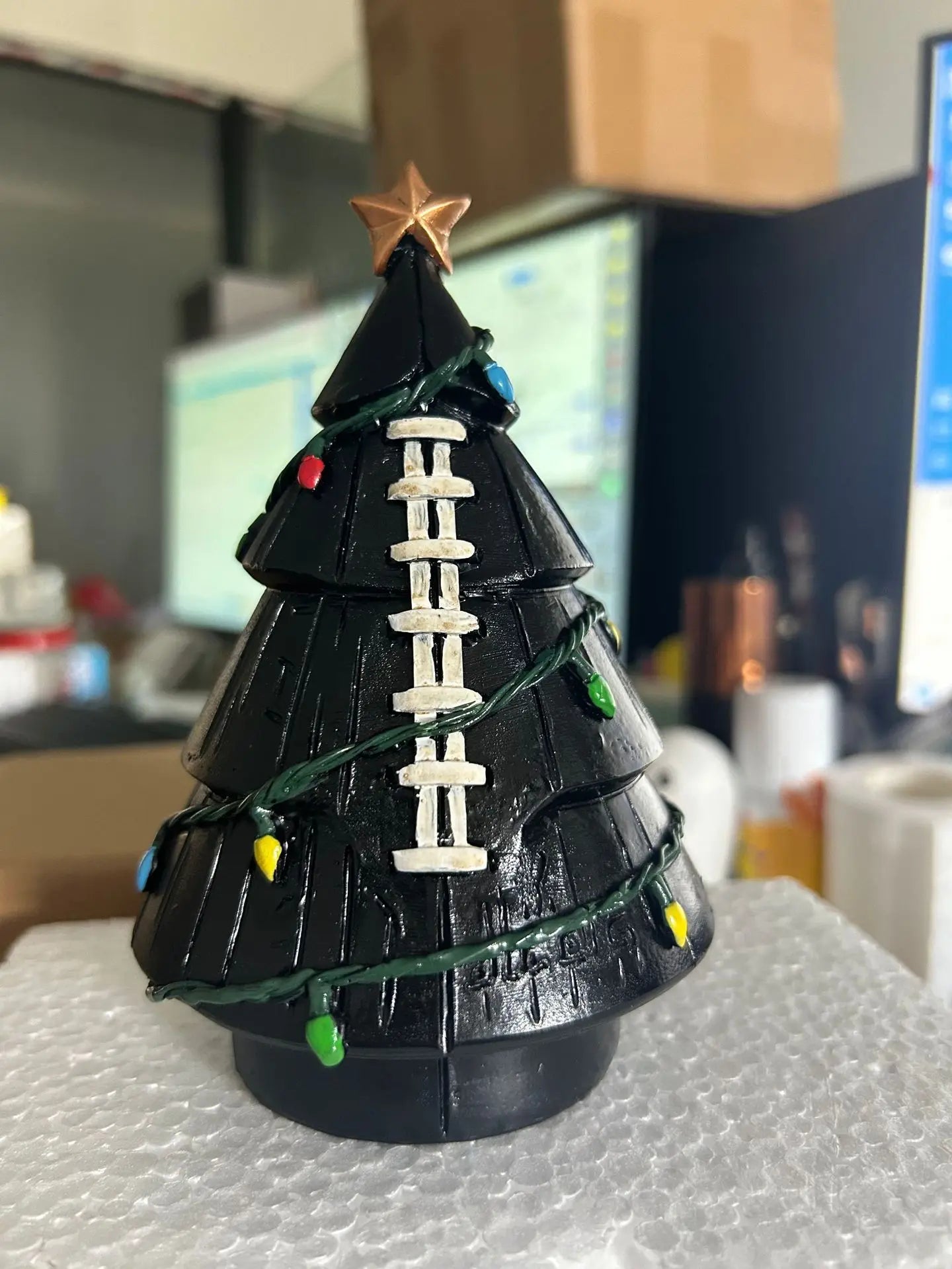 Unique Football Basketball Theme Resin Crafted Christmas Tree Ornament for Indoor Decorations Christmas Tabletop Decoration Qme