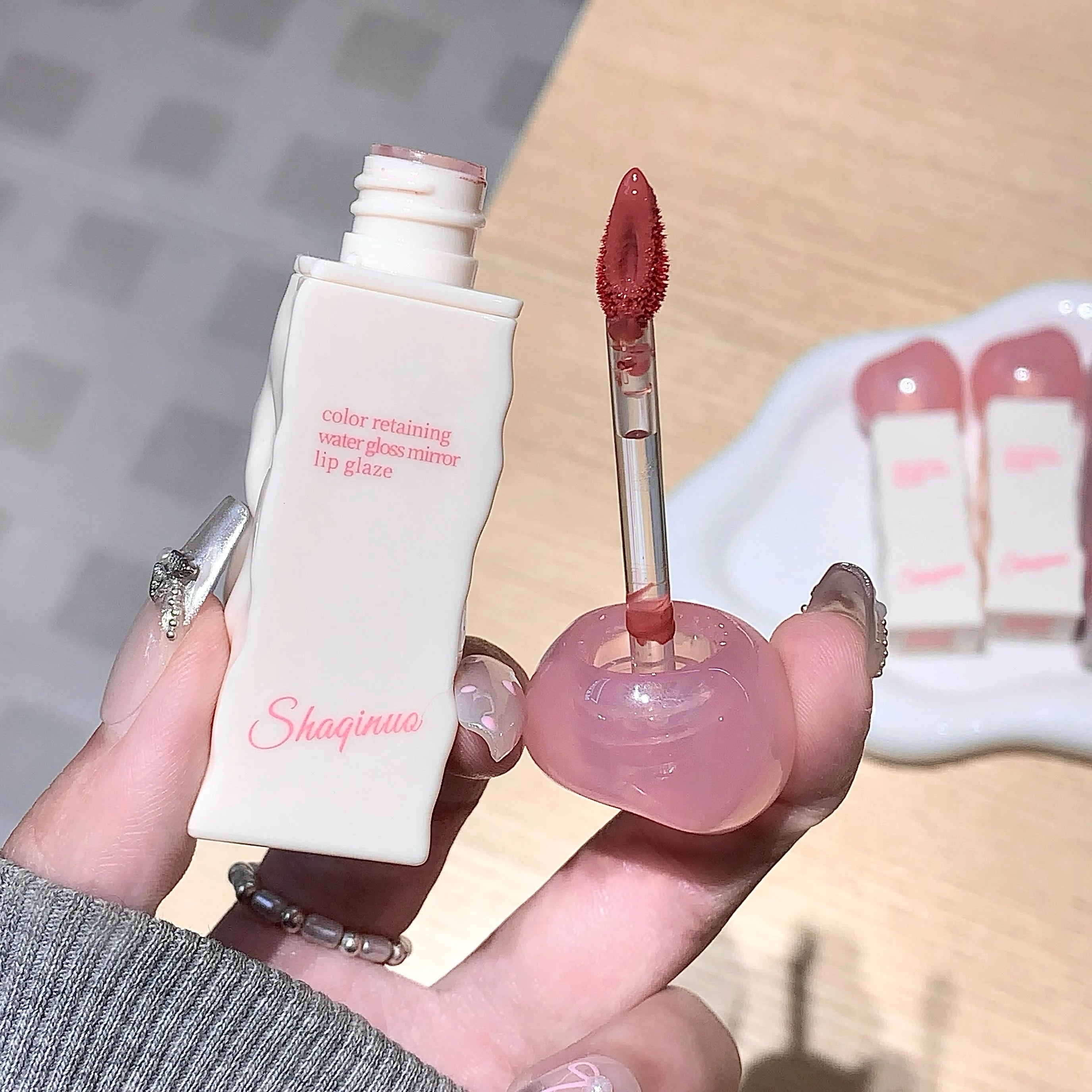 SHAQINUO Mirror Gloss Lip Hydrating Long-lasting Luminous Finish Qme