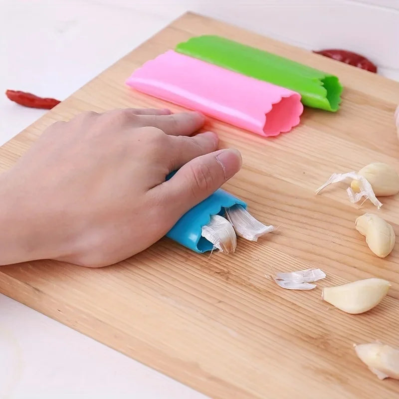 Easy-Grip Garlic Peeler - Durable Plastic, Perfect for Kitchen & Dining Use Qme
