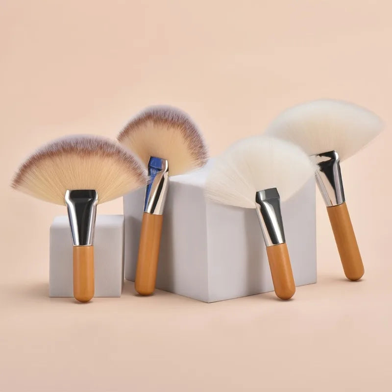 Professional Makeup Brushes Large Fan Brush Wooden Handle Designed Qme