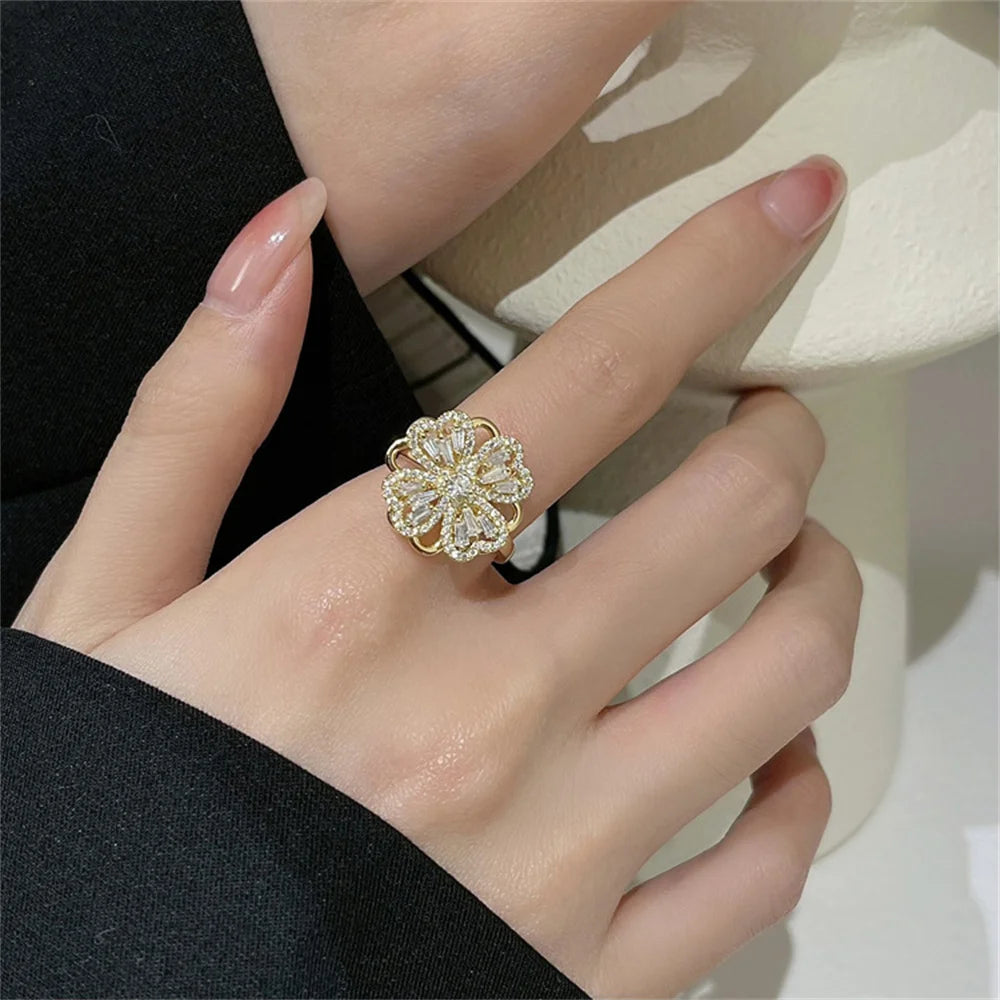 Fashionable and Personalized Rotating Four Leaf Zircon Ring for Women's Shiny Banquet Adjustable Sparkling Jewelry Gift Qme
