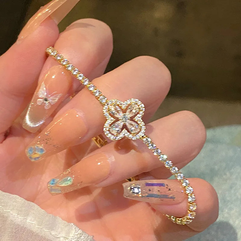 Delicate Flower Bracelet Micro-inlaid Zirconia Hand Jewelry Niche Design Sense Temperament Exquisite Four-leaf Flower Bracelet Qme
