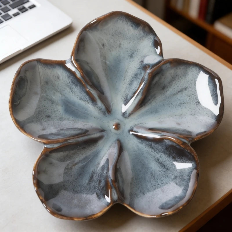 Retro Kiln-Baked Ceramic Petal-Shaped Dipping Plate, Lightweight Seasoning & Sauce Dish for Home & Restaurant Use Qme