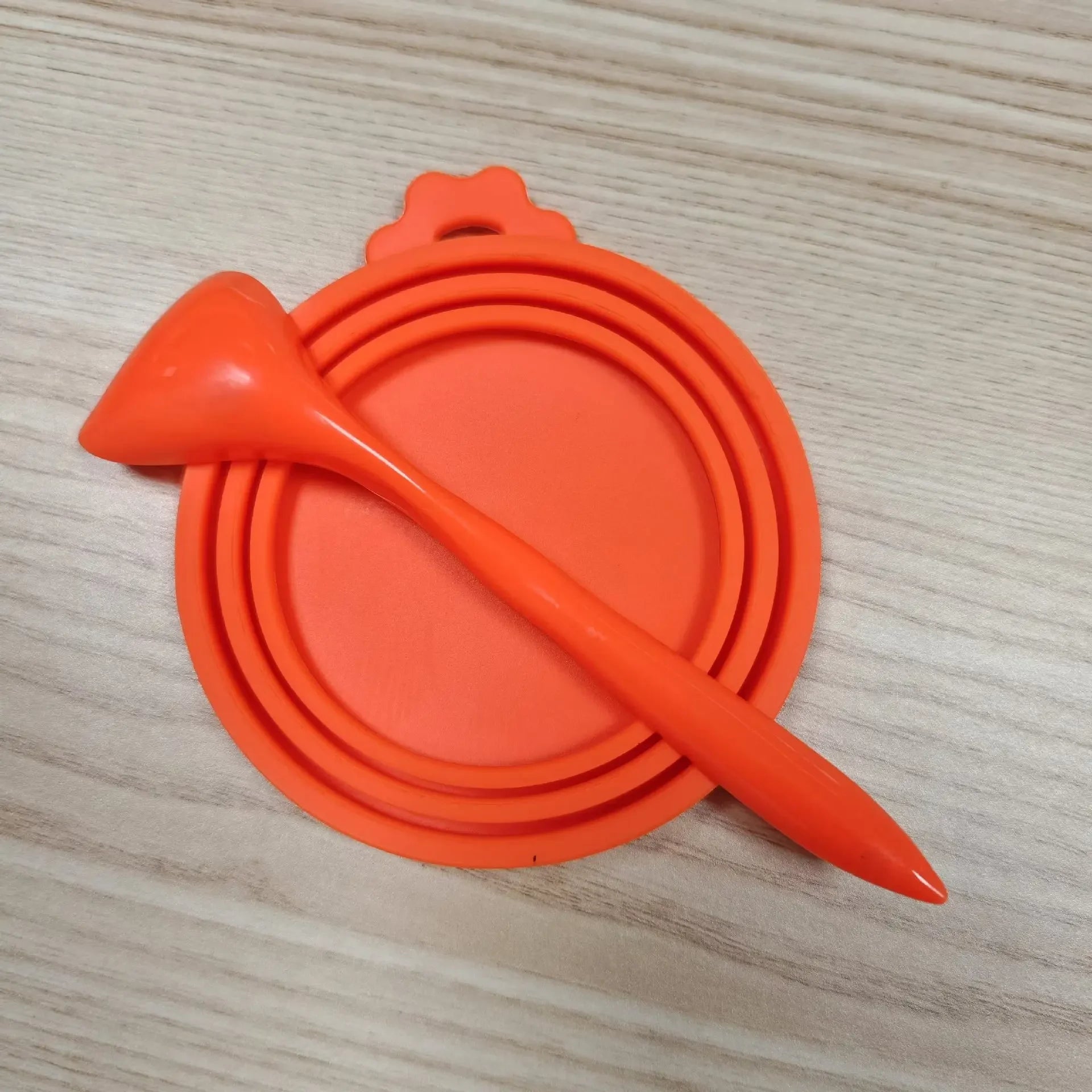 2pcs/set Reusable Pet Food Can Cover and Spoon Portable Dogs Cat Storage Tin Cap Lid Seal Cover Health Pet Supplies Pet Lids Can Qme Orange