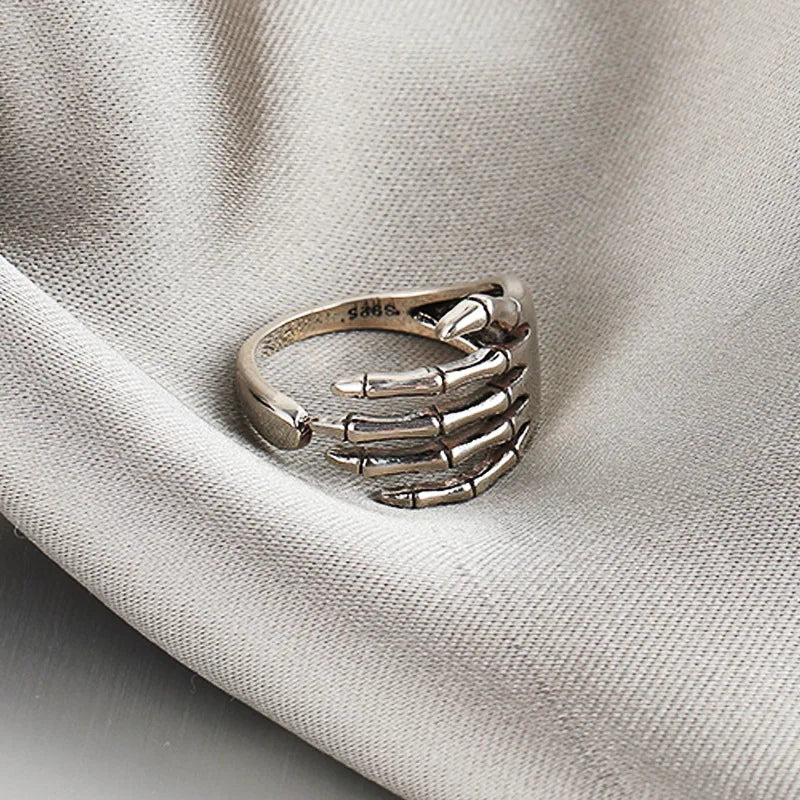 Dark Skeleton Five Claw Ring Hip Hop Street Punk Gothic Vintage Palm Ring Men's and Women's Fashion Leisure Accessories Qme