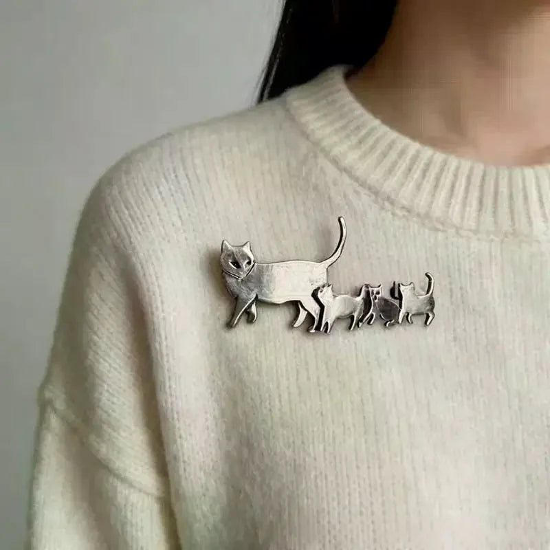 Animal Jewelry Fashion Cute Cat Family Brooch Jewelry Silver Backpack Brooch Minimalist Gold Cat Brooch Bags Qme