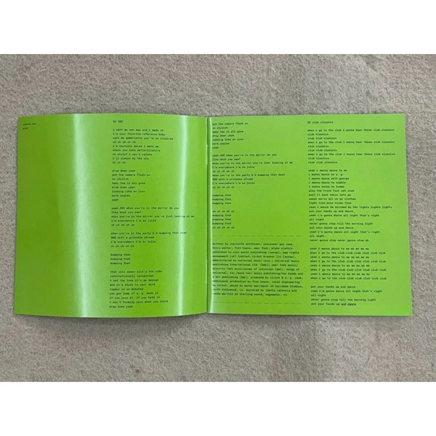 Western Electronic Music CD, Minimalist Fluorescent Green Solid Color Lettering Cover, Avant-Garde High-Energy Track Collection Qme