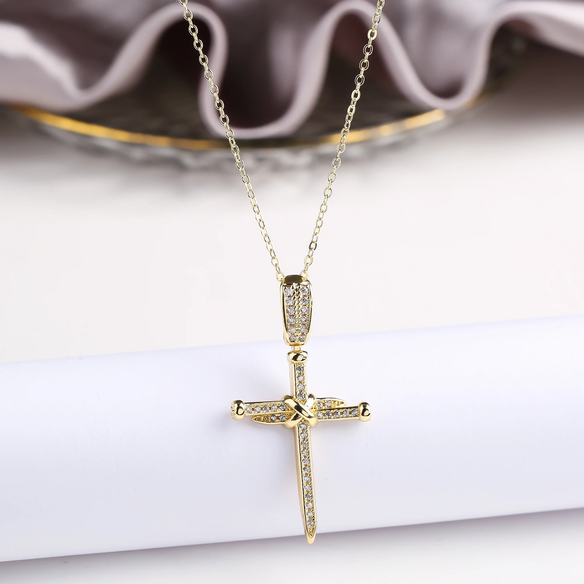 Personalized Shiny Zirconia Religious Character Cross Pendant Downstairs Hip Hop for Man Woman Punk Style Jewelry Accessories Qme C