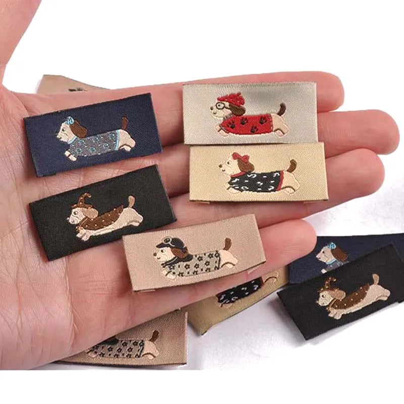 50pcs 40x19mm Mix Assorted Cute Dachshund Fabric Labels, Sew On Tags for DIY Clothes Pet Accessories Crafts cp4311 Qme