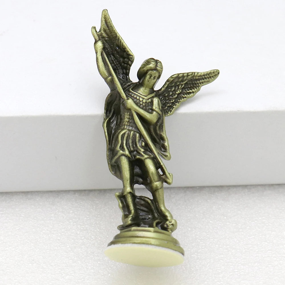 Christian Saint Michael FigurineThe Archangel Defeating Satan Guardian Statues Zinc Alloy Ctafts For Home Room Tabletop Desktop Qme