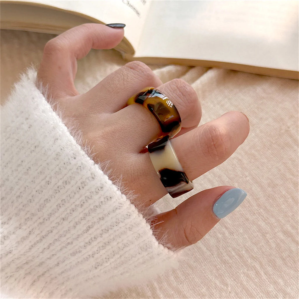 Cool Leopard Print Amber Color Resin Geometric Round Open Finger Rings For Women Acetate Board Adjustable Rings Party Jewelry Qme