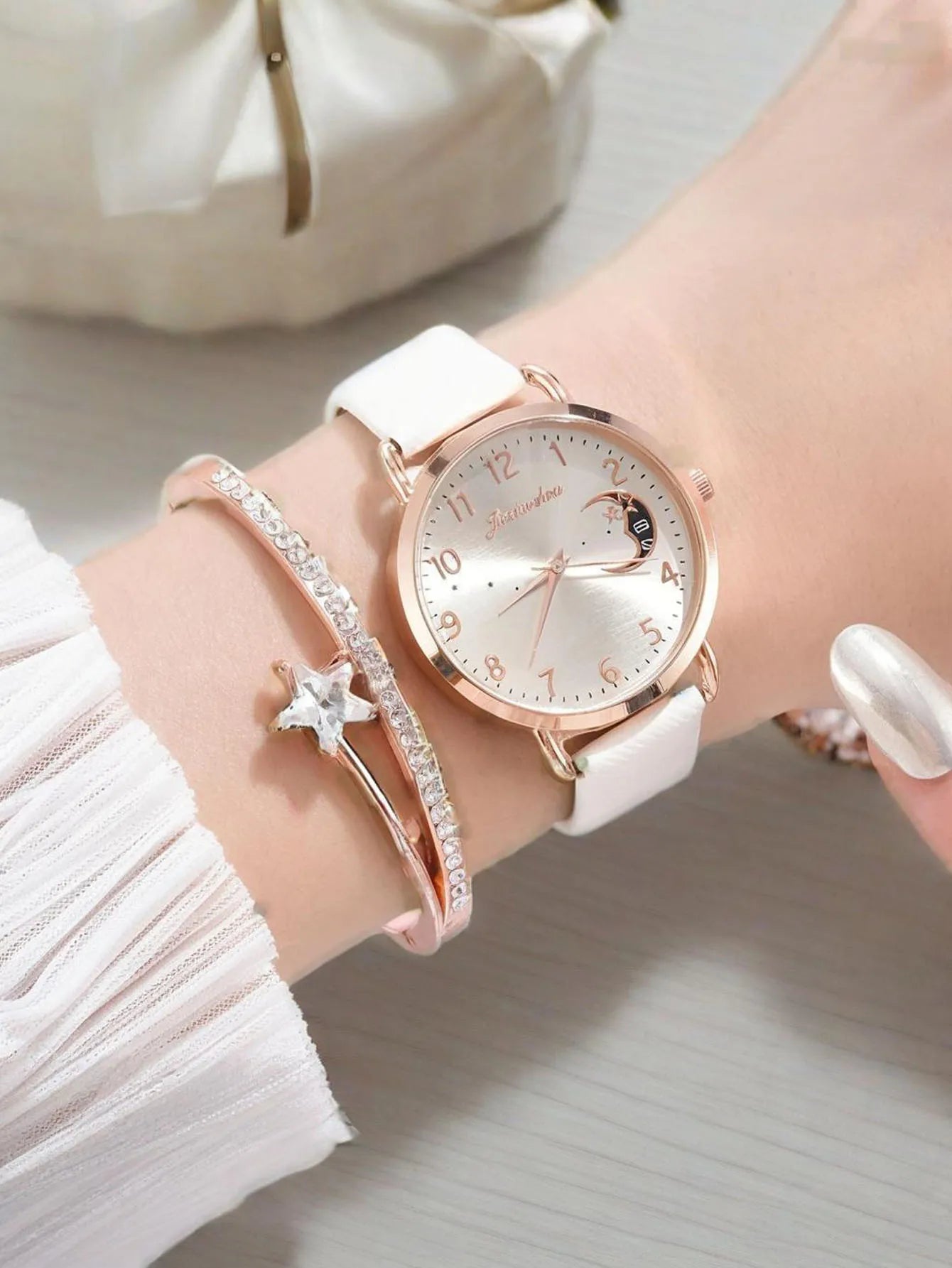 2pcs/set New Women's Personalized Bracelet Set Moon Pattern Digital Dial 2pcs Fashion Quartz Women's Watch Qme White suit