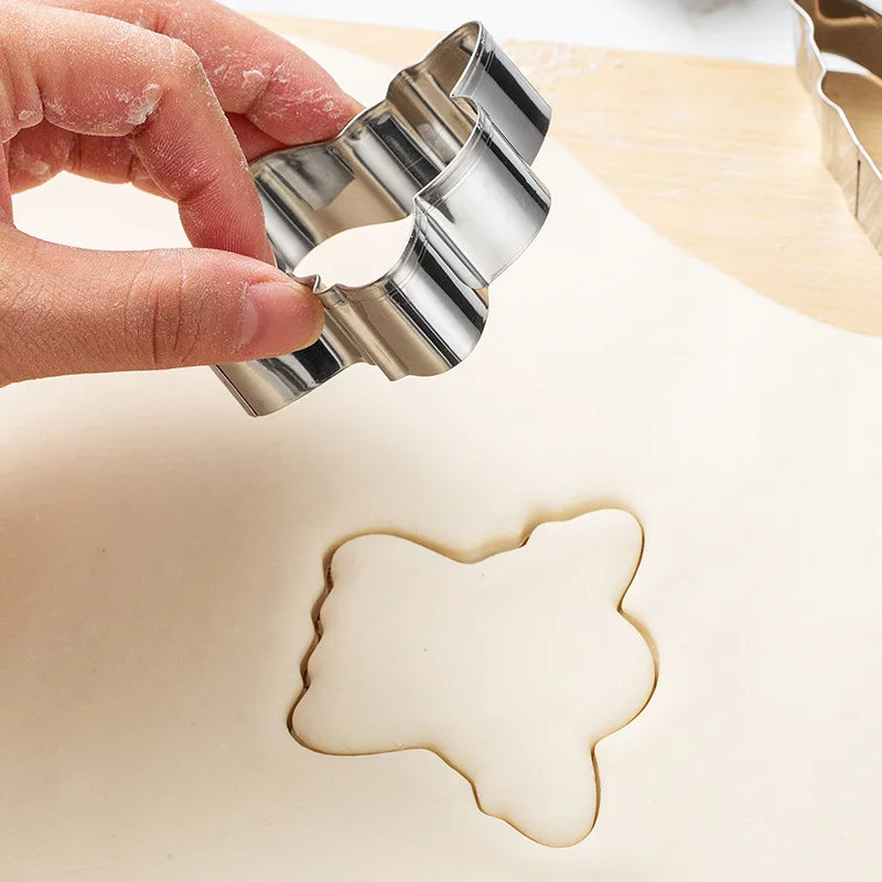 A 12 piece set of stainless steel Halloween cookie molds DIY baking tools Cute cartoon cookie molds Pumpkin skull cookie touch Qme