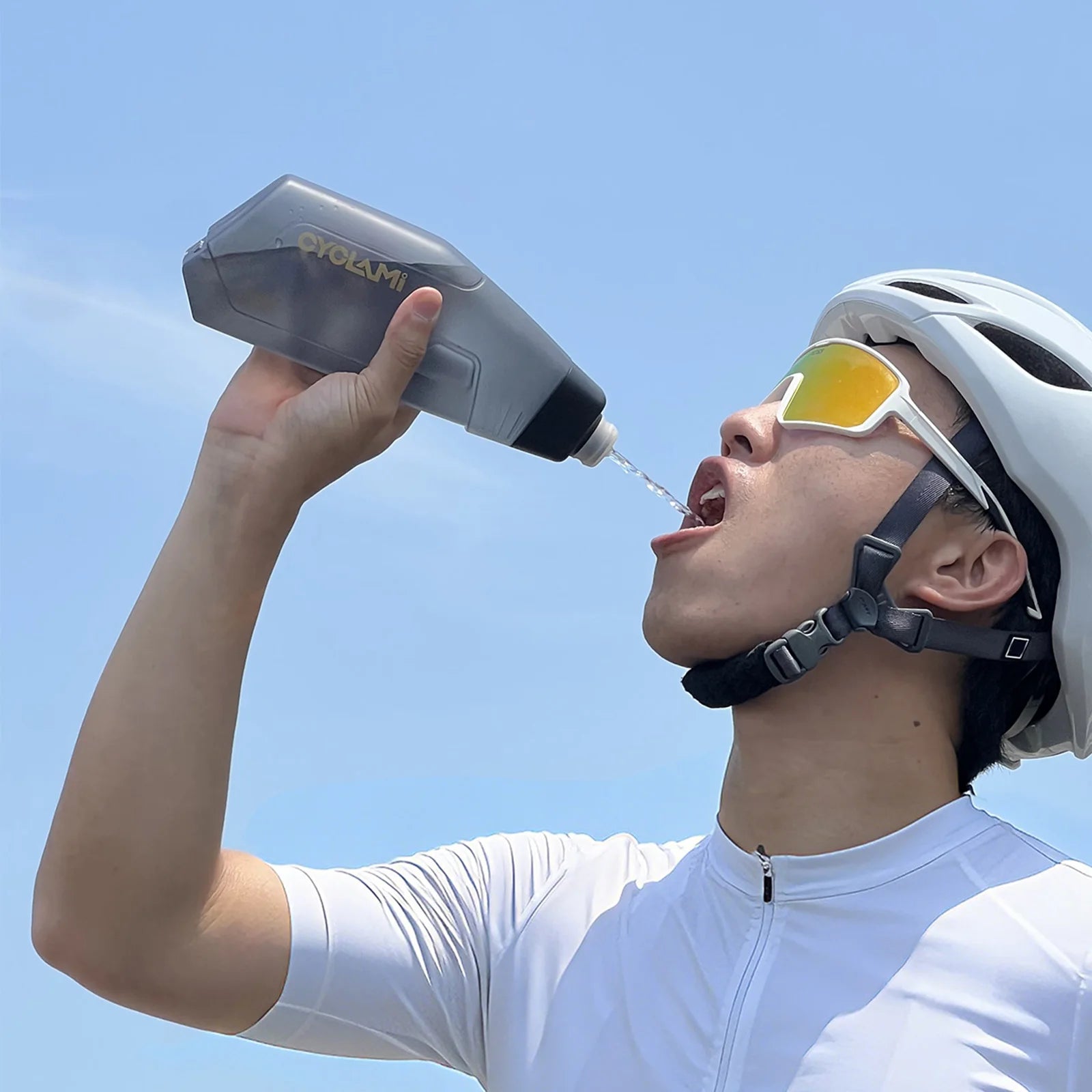 650ml Aerodynamic Water Bottle Bracket Set Squeeze To Drink Design Down Tube Riding Water Kettle for Road Mountain Bicycle Qme