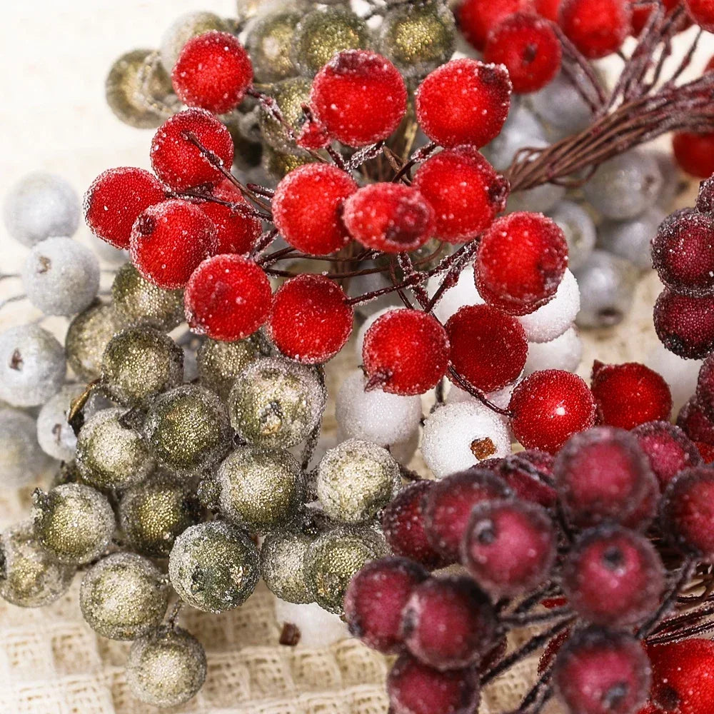 Artificial Frosted Holly Berries Mini Christmas Fake Fruit Berries Bouquet Stamen for DIY Wreath Xmas Party Home Decoration Qme