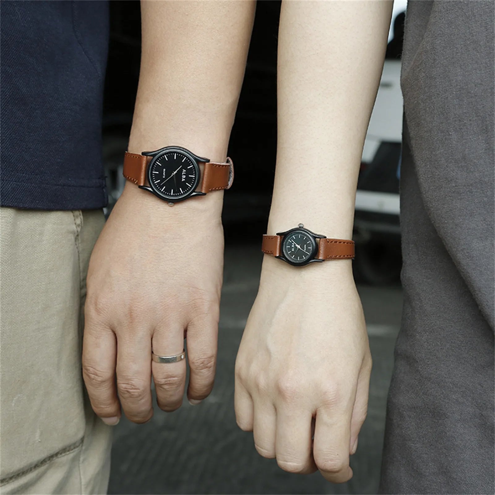 New Couples Watches Leather Strap Minimalist Fashion Quartz Wristwatches Multiple Colors Clothing Accessory Casual Simple Watch Qme