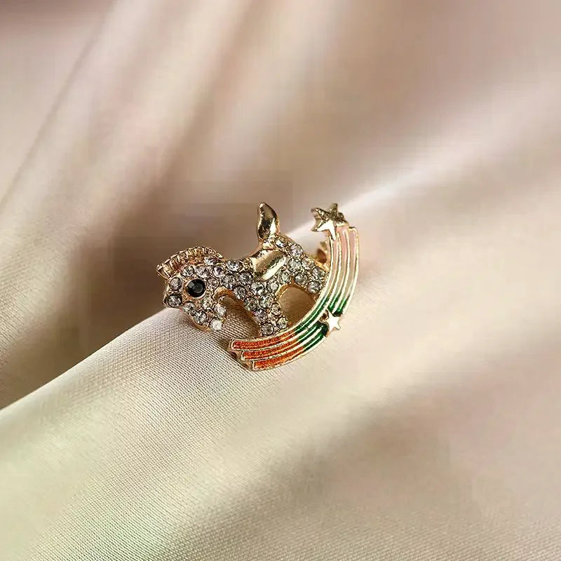 Luxury Rhinestone Horse Brooches For Women Men Anti-glare Animal Lapel Pin Fashion Clothing Jewelry Accessories Gift Qme
