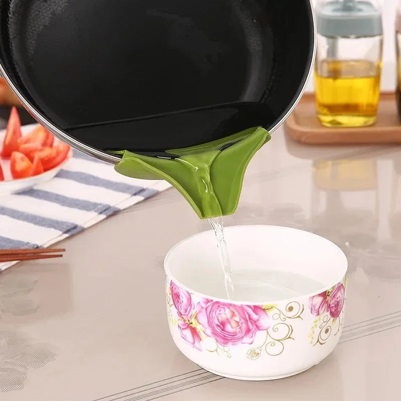 1 Funnel Anti-overflow Silicone Creative Clip-on Filter Pot Bowls Qme