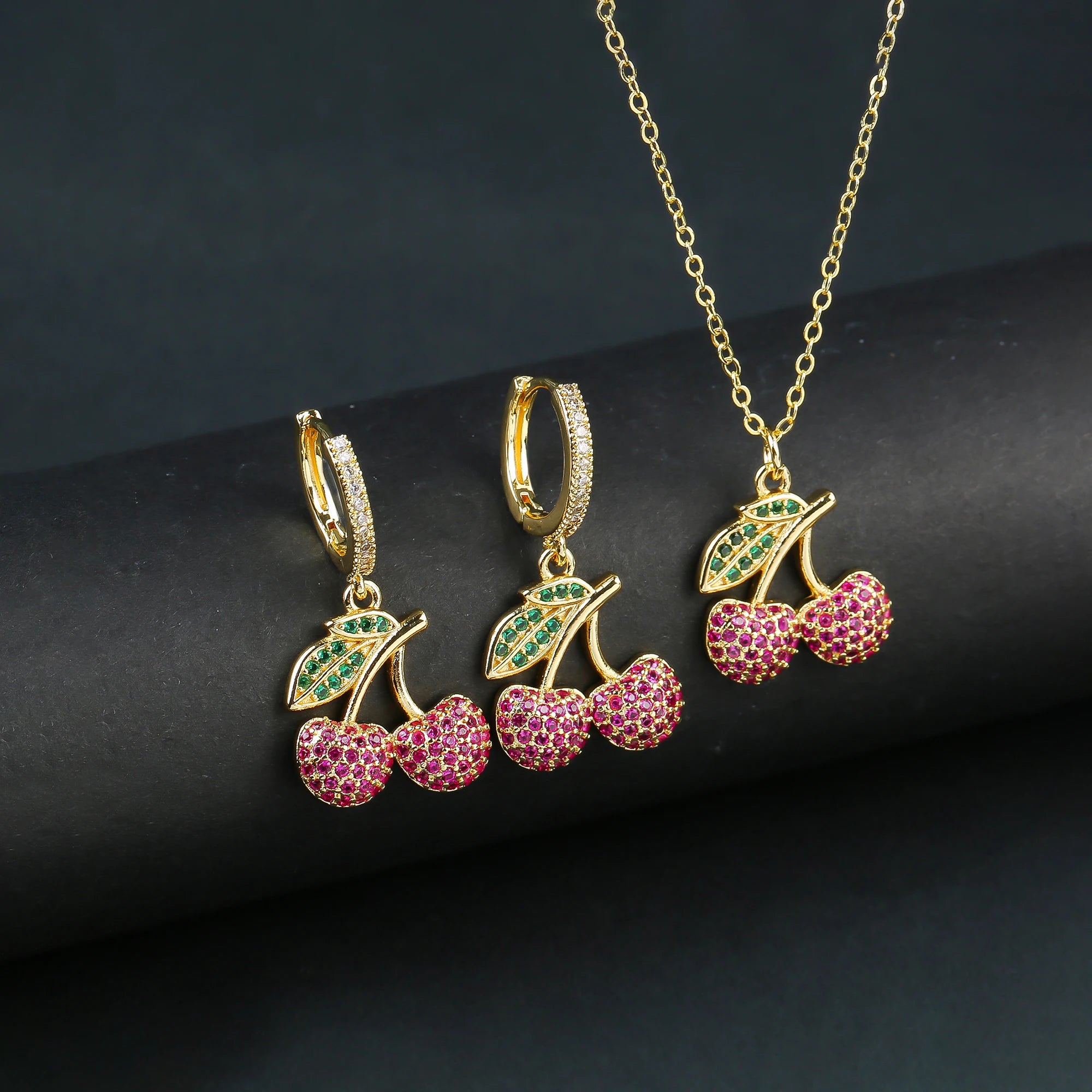 2pcs Hot Sale Fruit Cherry Strawberry Crystal Earrings Necklace Jewelry Set Lucky for Woman Shiny Zircon Party Gift Accessories Qme Jewelry Set 1