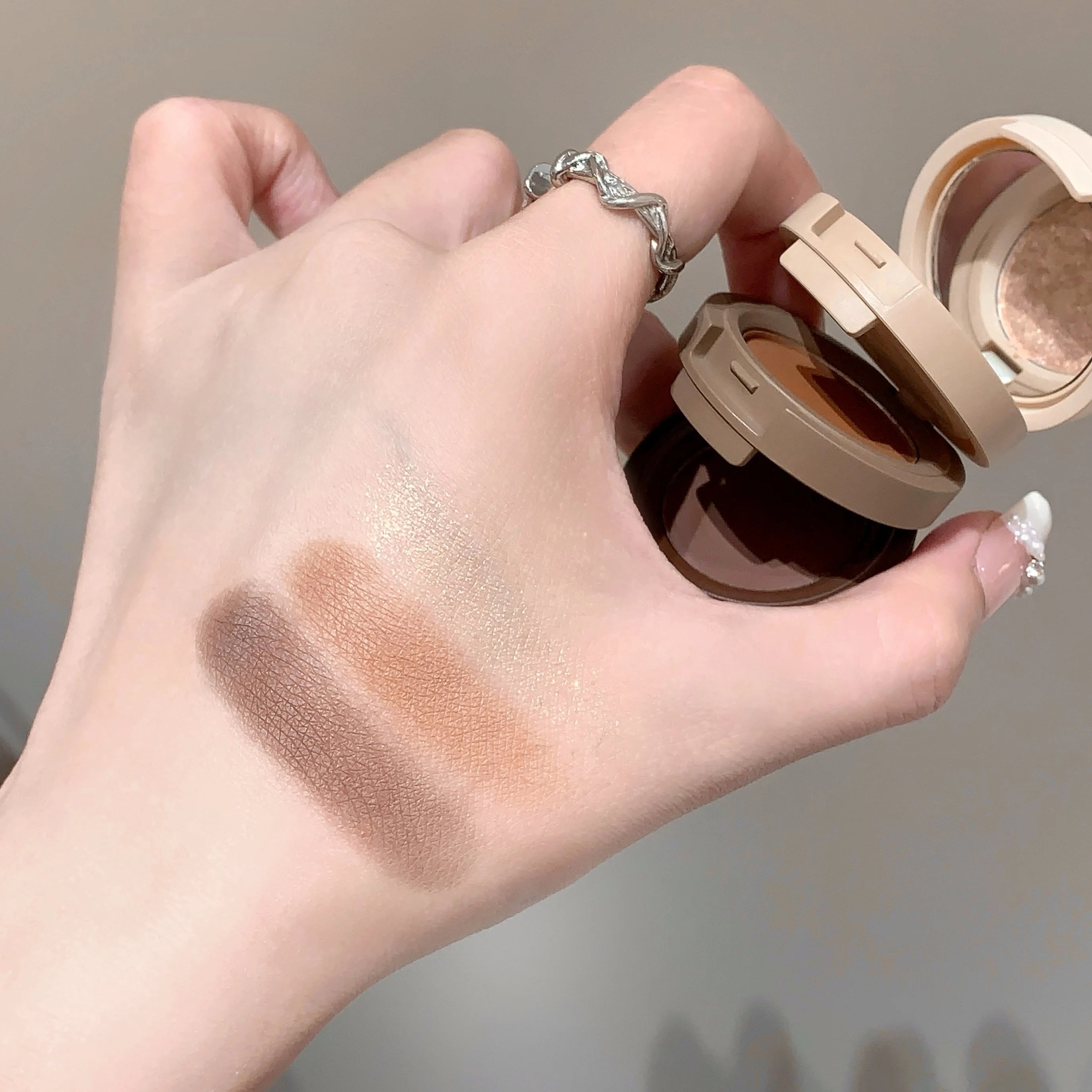 SHAQINUO Three-color Flip-top Eyeshadow Matte Pearlescent Earth-tone Qme