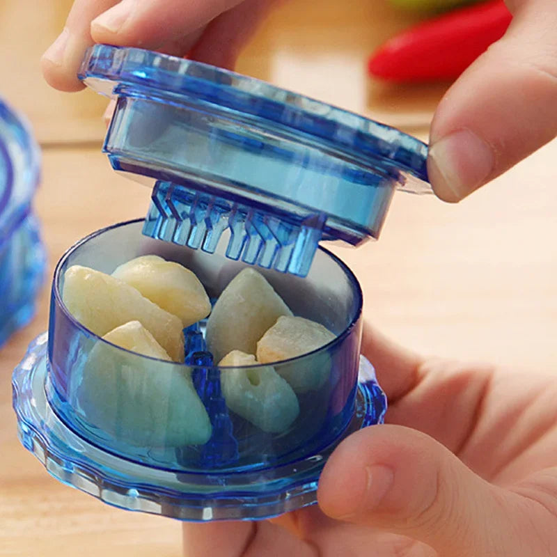 1pc Garlic Press, Kitchen Grinding Mill, Ginger Garlic Crusher, Multifunction Garlic Press, Kitchen Accessories, Random Color Qme