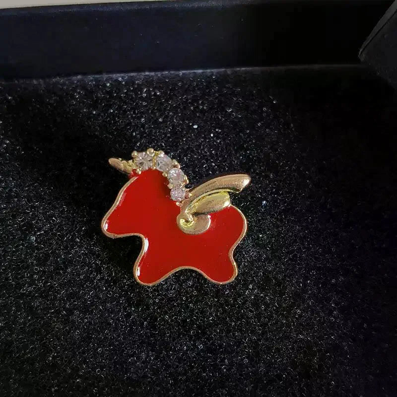 Cute Red Dripping Oil Zodiac Pony Brooches Versatile Animals Horse Corsage Pins Clothing Accessories New Year's Day Gifts Qme