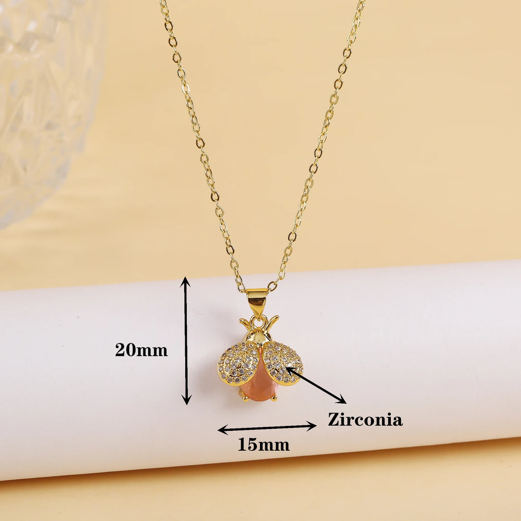 Light Luxury Fashion Gold Plated Crystal Zirconia Bee Pendant Necklace For Female Male Copper Chain Choker Jewelry Accessories Qme