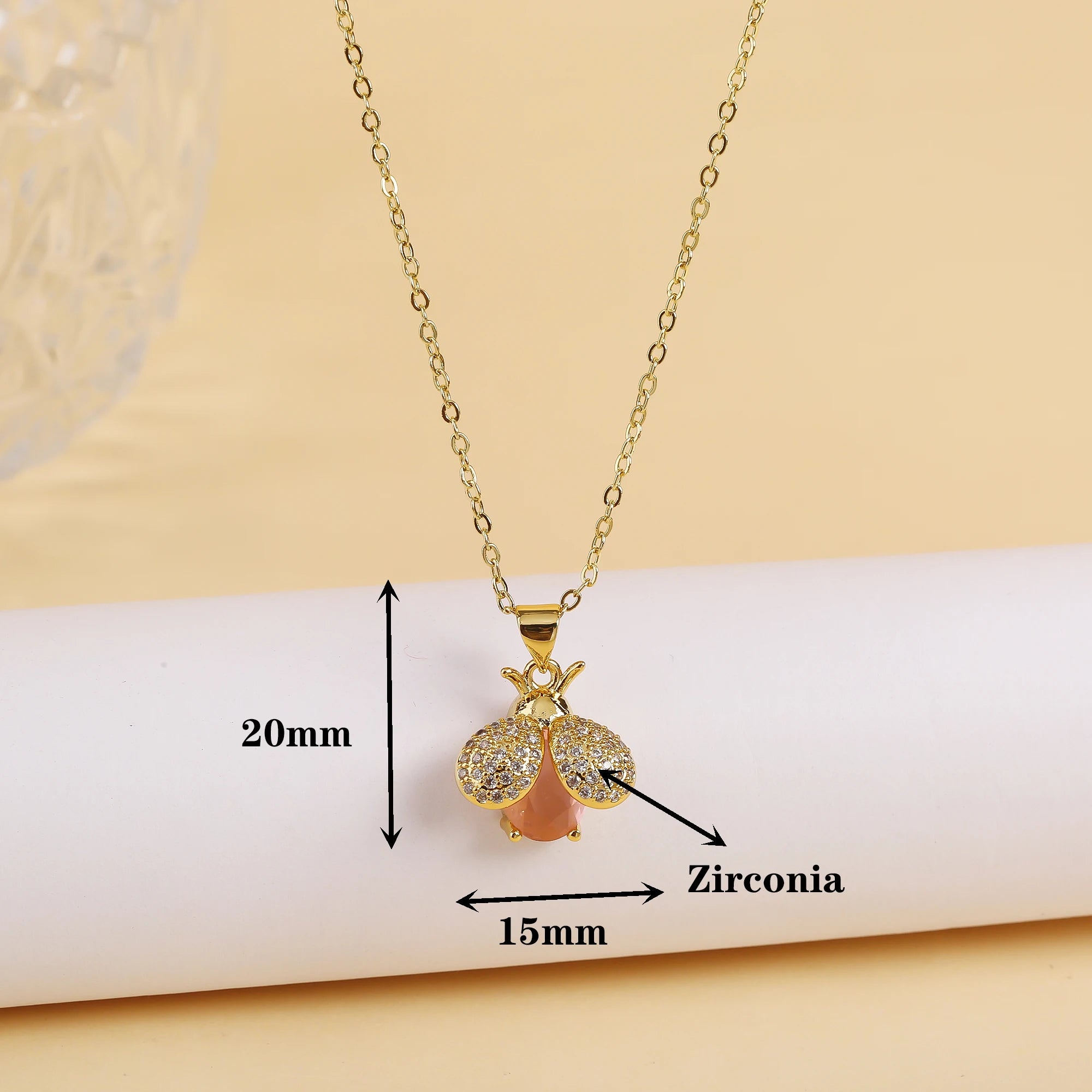 Light Luxury Fashion Gold Plated Crystal Zirconia Bee Pendant Necklace For Female Male Copper Chain Choker Jewelry Accessories Qme
